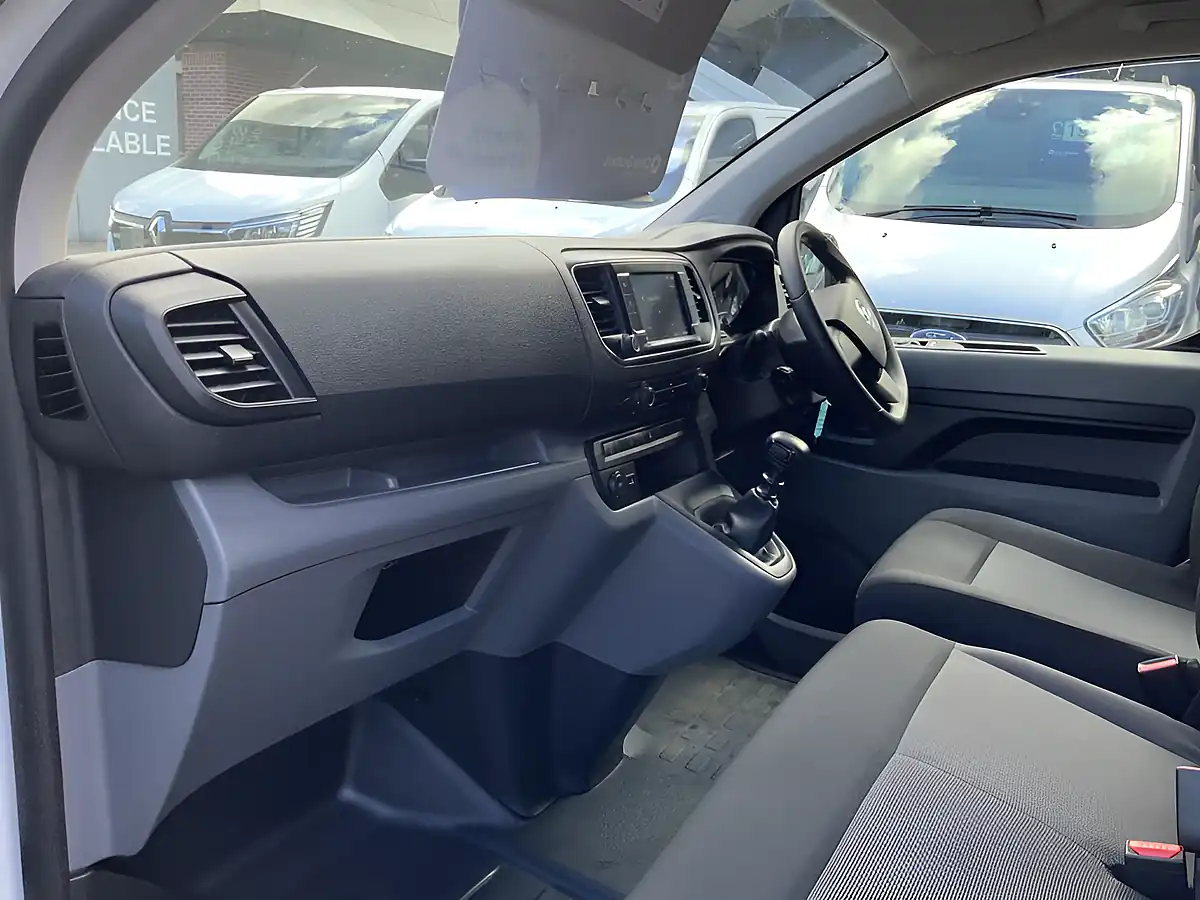 Used 2022 Vauxhall Vivaro Dynamic White - Interior and Exterior details 19