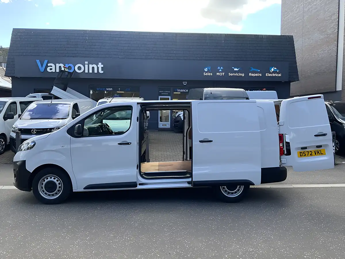 Used 2022 Vauxhall Vivaro Dynamic White - Interior and Exterior details 7