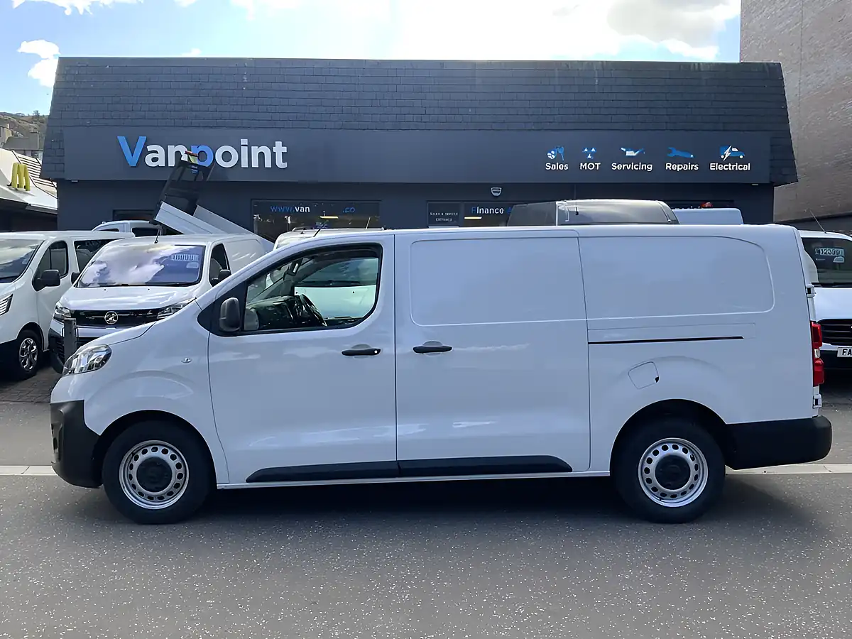Used 2022 Vauxhall Vivaro Dynamic White - Interior and Exterior details 8