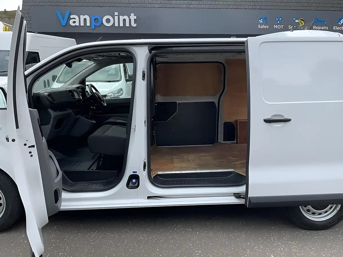 Used 2022 Vauxhall Vivaro Dynamic White - Interior and Exterior details 11