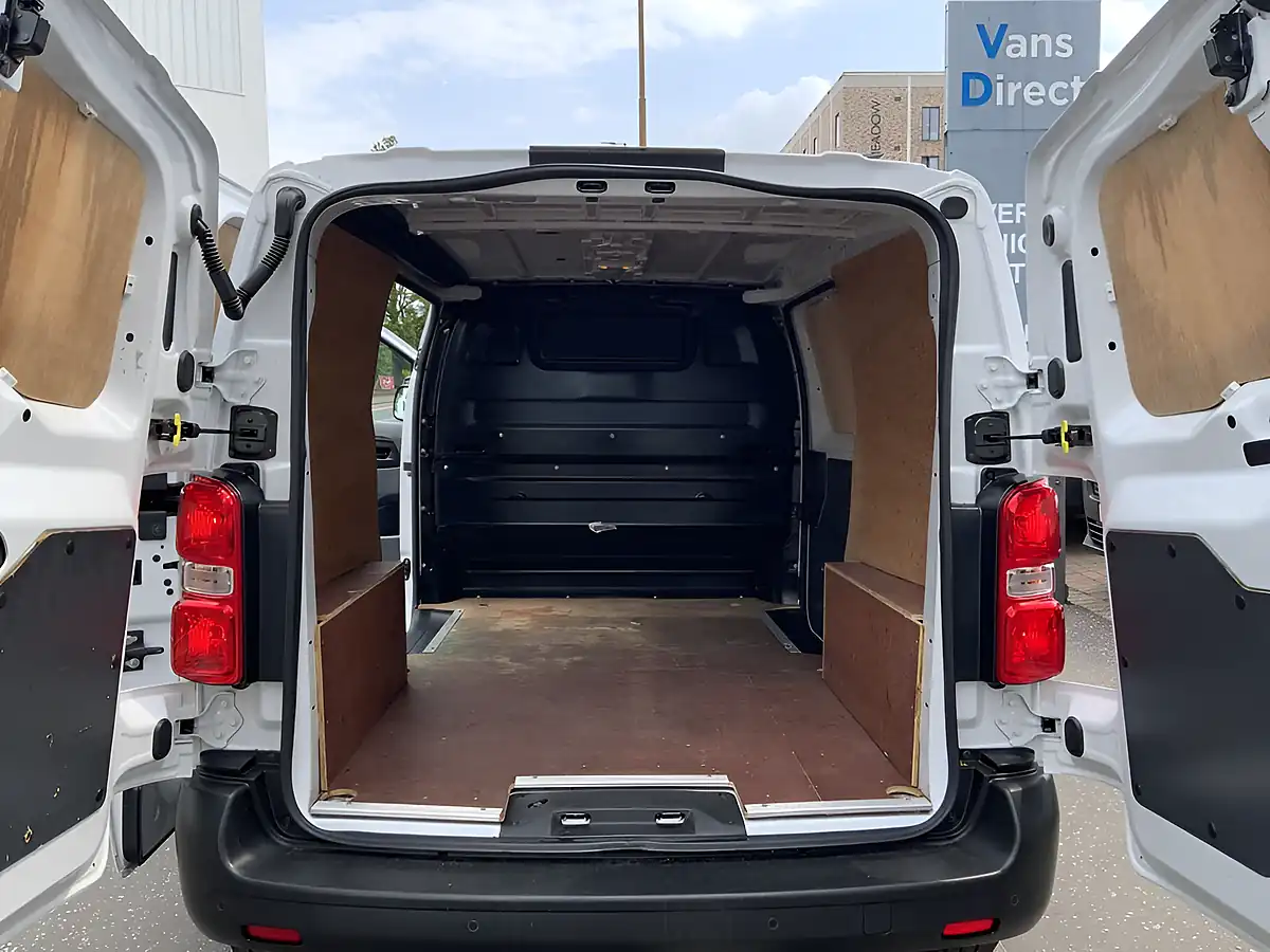 Used 2022 Vauxhall Vivaro Dynamic White - Interior and Exterior details 12