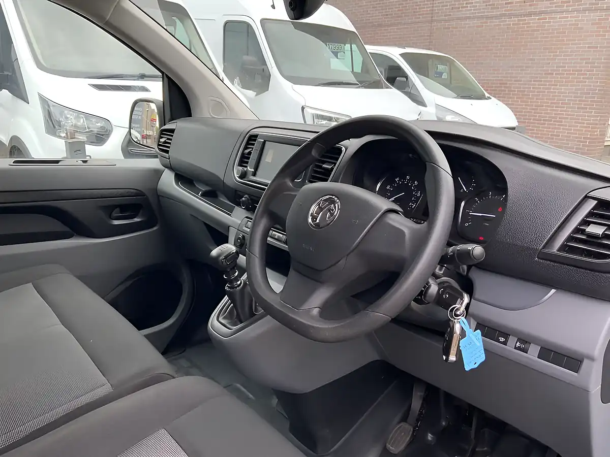 Used 2022 Vauxhall Vivaro Dynamic White - Interior and Exterior details 15