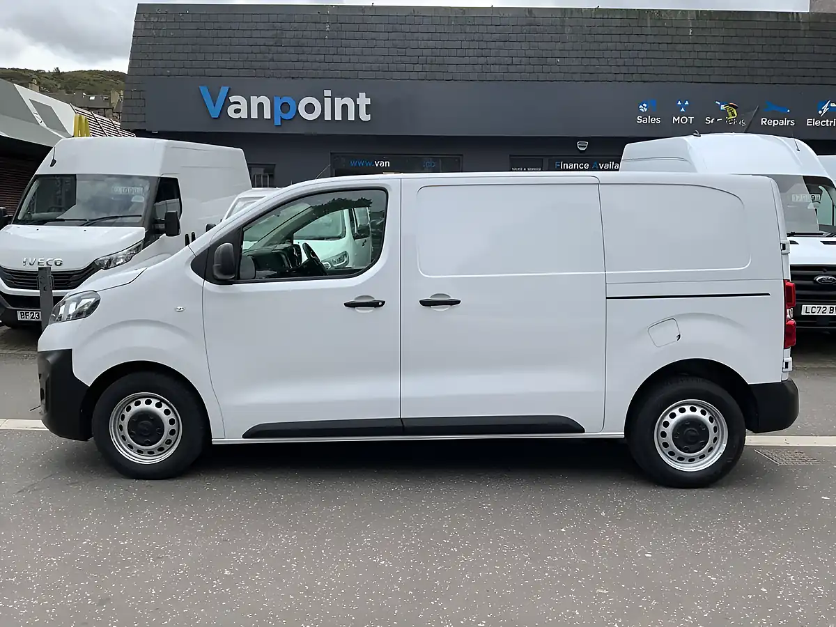 Used 2022 Vauxhall Vivaro Dynamic White - Interior and Exterior details 7
