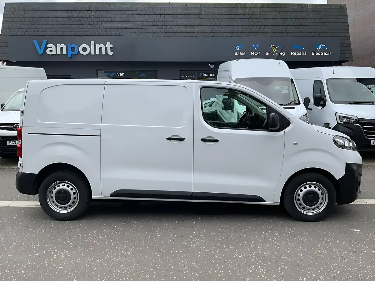 Used 2022 Vauxhall Vivaro Dynamic White - Interior and Exterior details 8