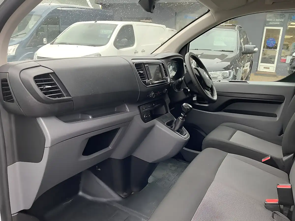 Used 2022 Vauxhall Vivaro Dynamic White - Interior and Exterior details 13