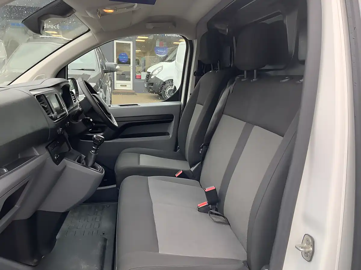 Used 2022 Vauxhall Vivaro Dynamic White - Interior and Exterior details 14