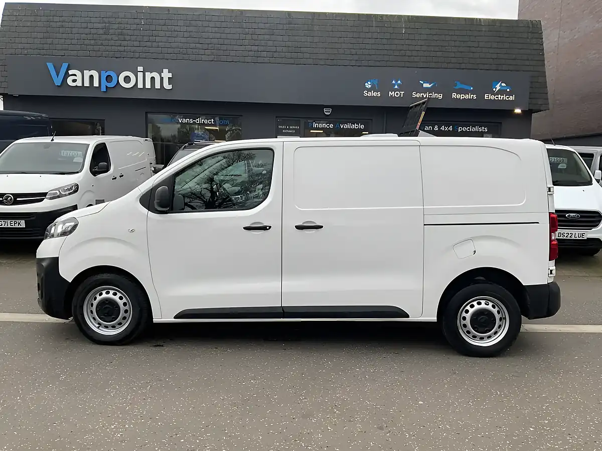 Used 2022 Vauxhall Vivaro Dynamic White - Interior and Exterior details 7