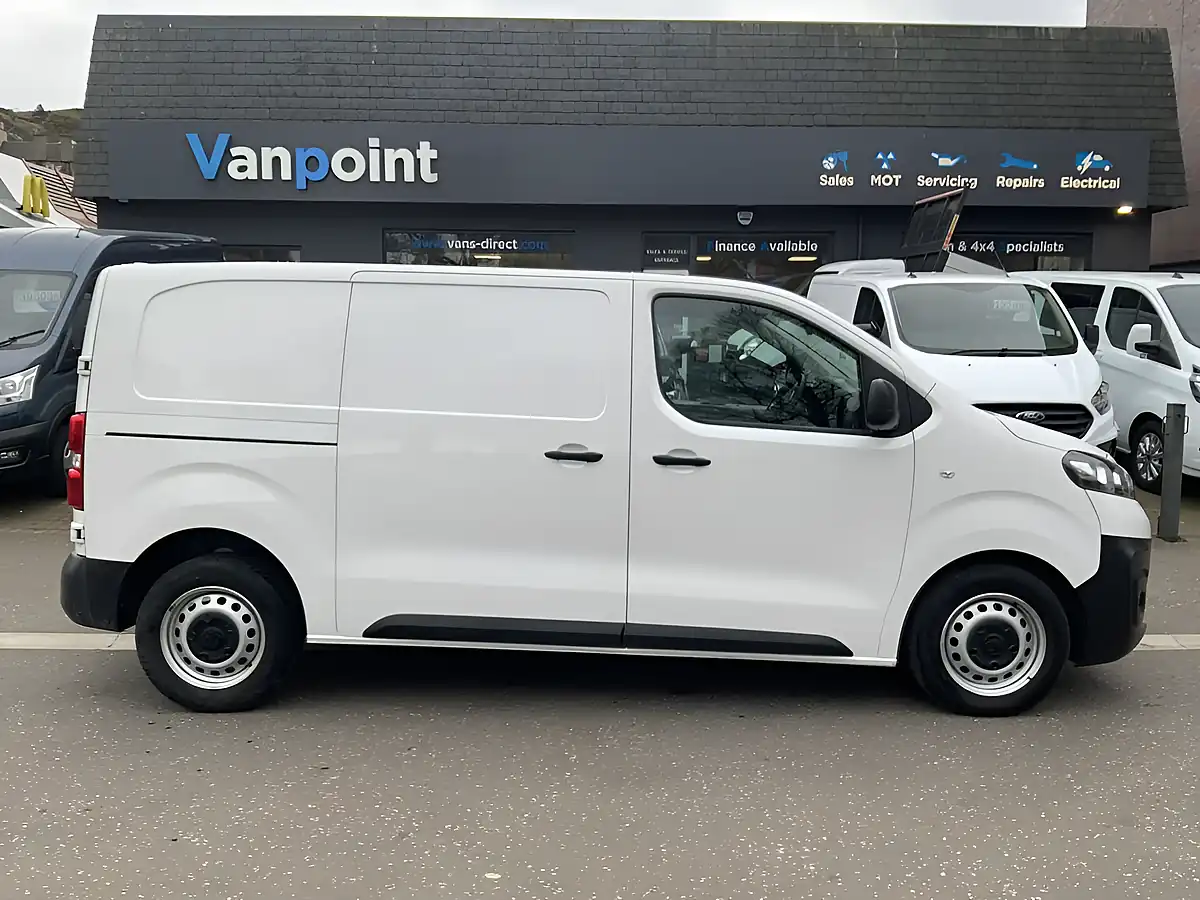 Used 2022 Vauxhall Vivaro Dynamic White - Interior and Exterior details 8