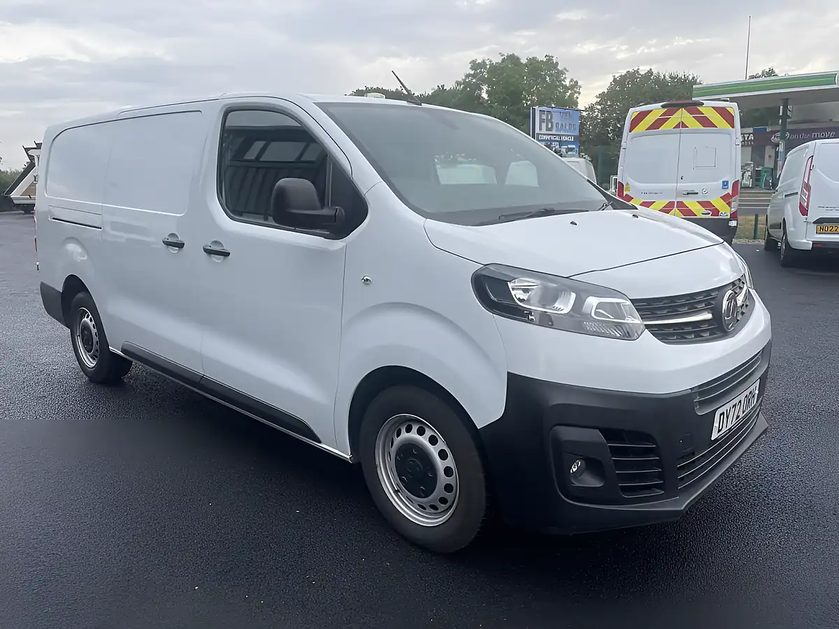 Used 2022 Vauxhall Vivaro Dynamic White - Front View