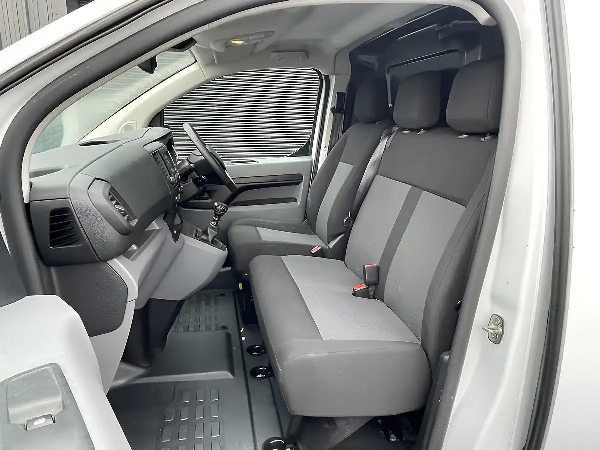 Used 2022 Vauxhall Vivaro Dynamic White - Interior and Exterior details 10