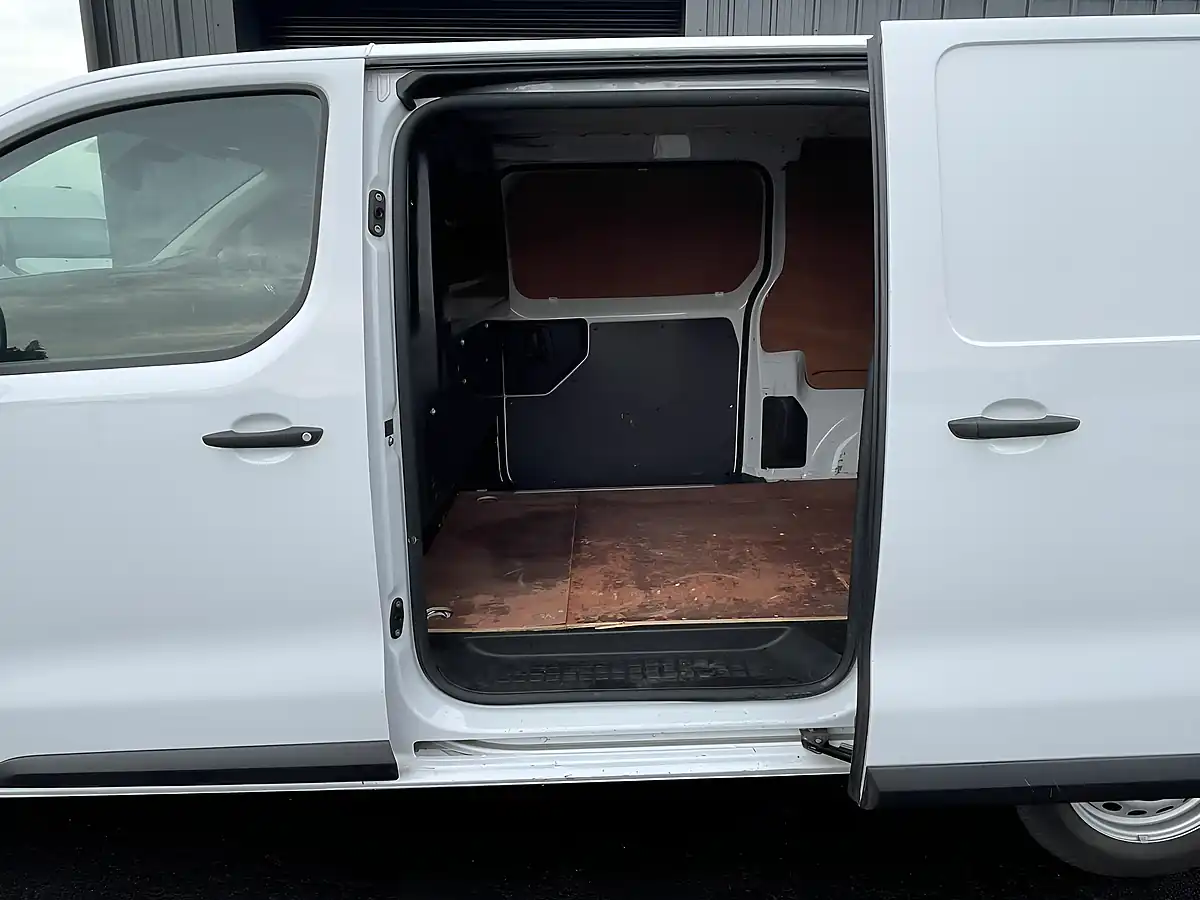 Used 2022 Vauxhall Vivaro Dynamic White - Interior and Exterior details 11