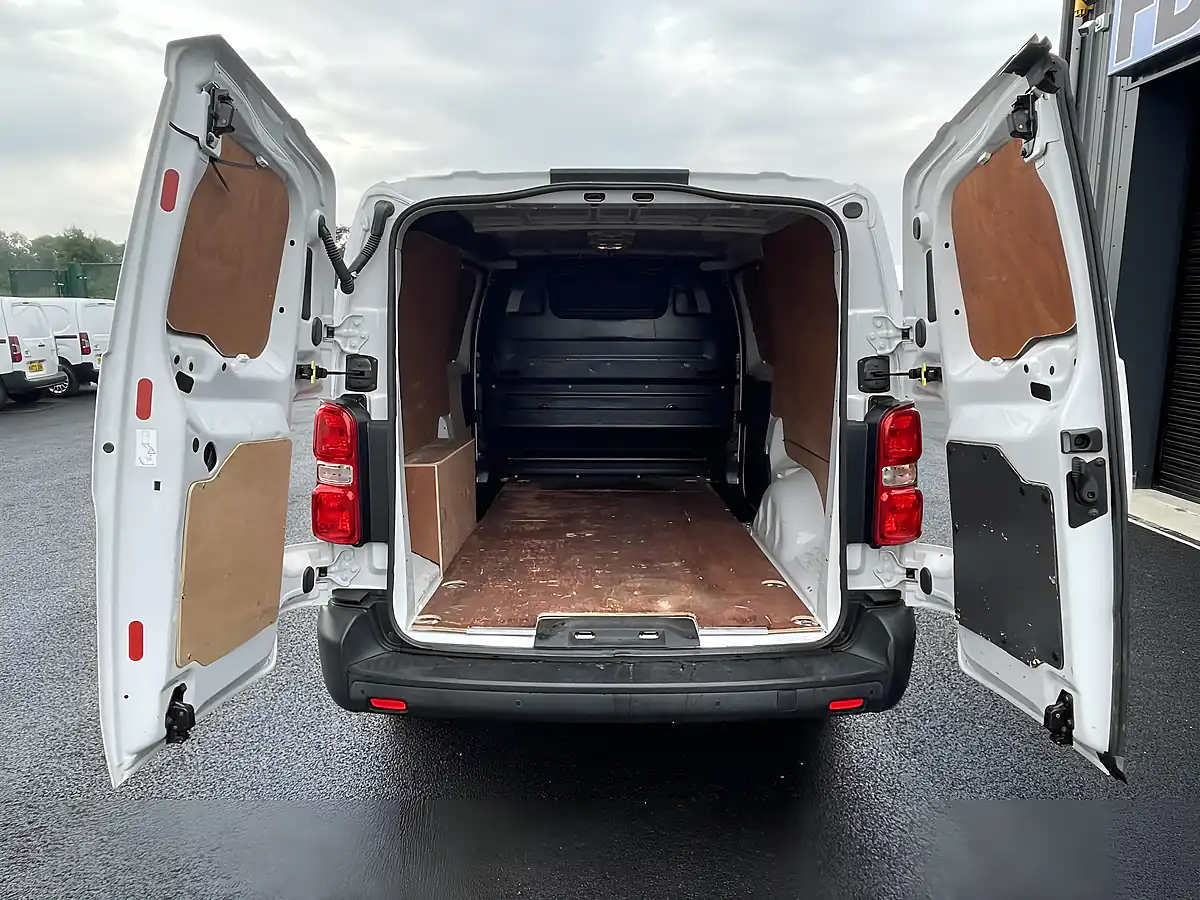 Used 2022 Vauxhall Vivaro Dynamic White - Interior and Exterior details 12