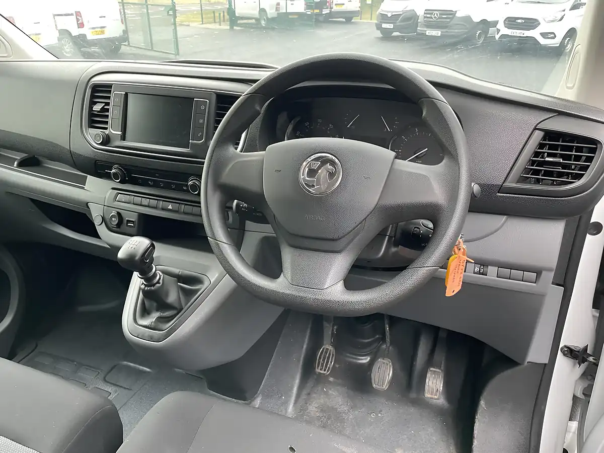 Used 2022 Vauxhall Vivaro Dynamic White - Interior and Exterior details 7