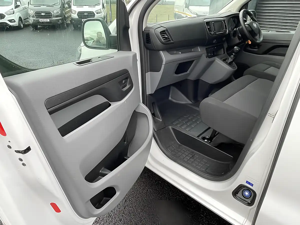 Used 2022 Vauxhall Vivaro Dynamic White - Interior and Exterior details 9