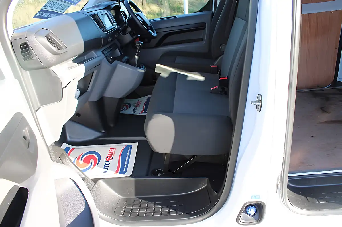Used 2022 Vauxhall Vivaro Dynamic White - Interior and Exterior details 11