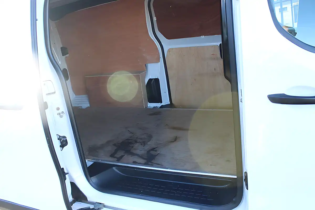 Used 2022 Vauxhall Vivaro Dynamic White - Interior and Exterior details 4