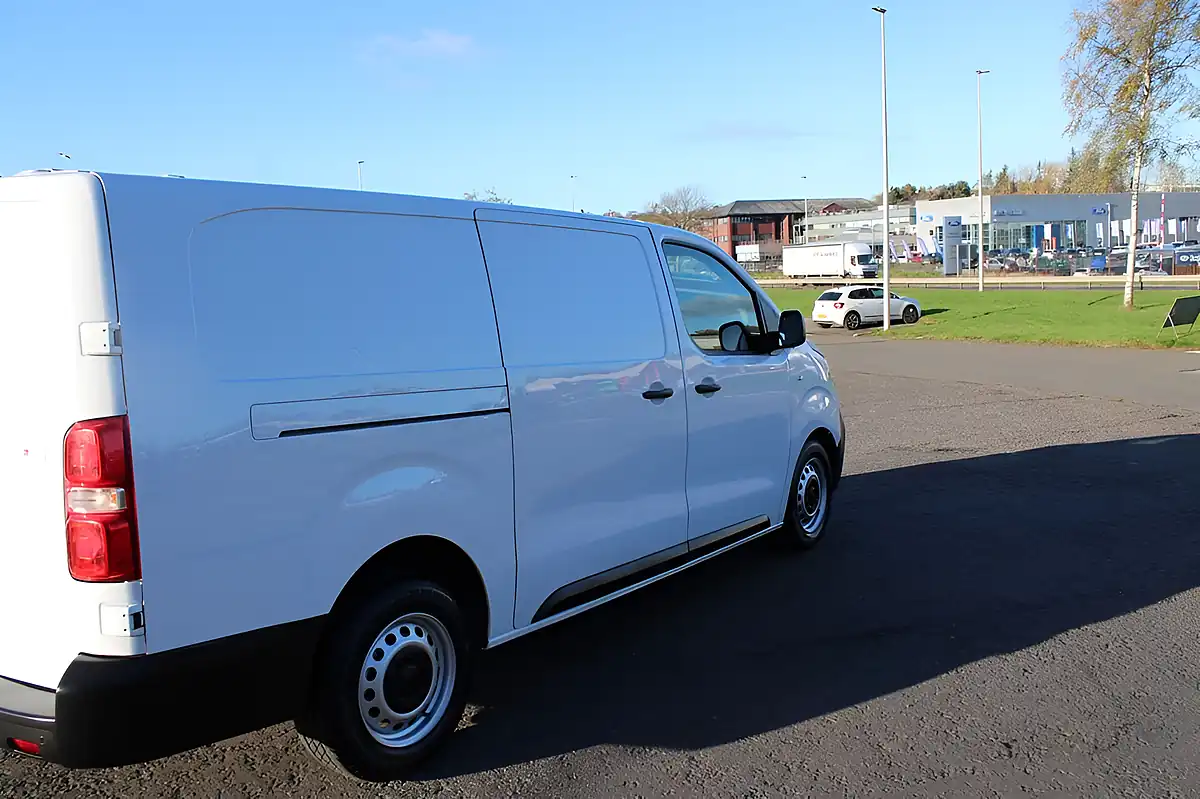 Used 2022 Vauxhall Vivaro Dynamic White - Interior and Exterior details 6