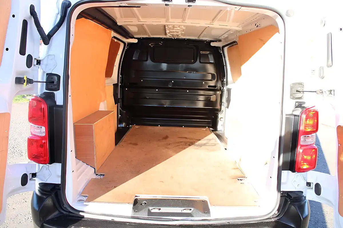 Used 2022 Vauxhall Vivaro Dynamic White - Interior and Exterior details 8