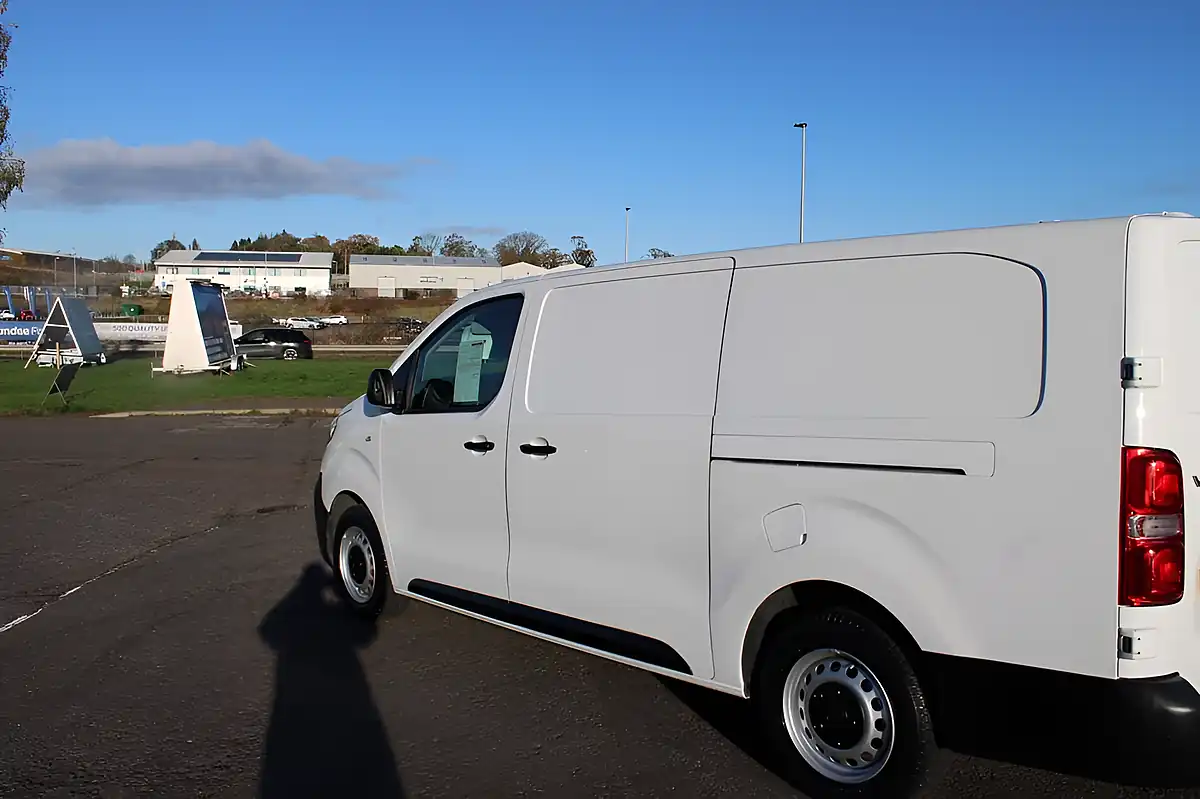 Used 2022 Vauxhall Vivaro Dynamic White - Interior and Exterior details 9