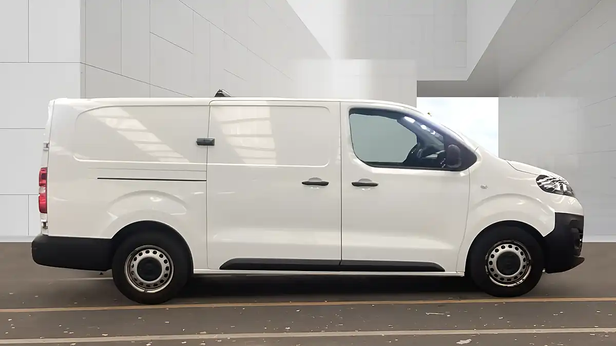 Used 2022 Vauxhall Vivaro Dynamic White - Interior and Exterior details 6