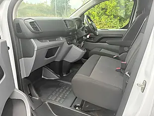 Used 2022 Vauxhall Vivaro Dynamic White - Interior and Exterior details 9