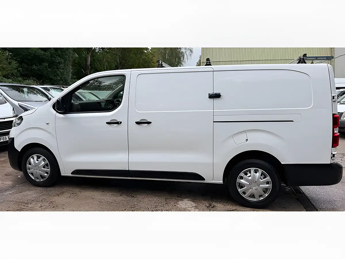Used 2022 Vauxhall Vivaro Dynamic White - Interior and Exterior details 10