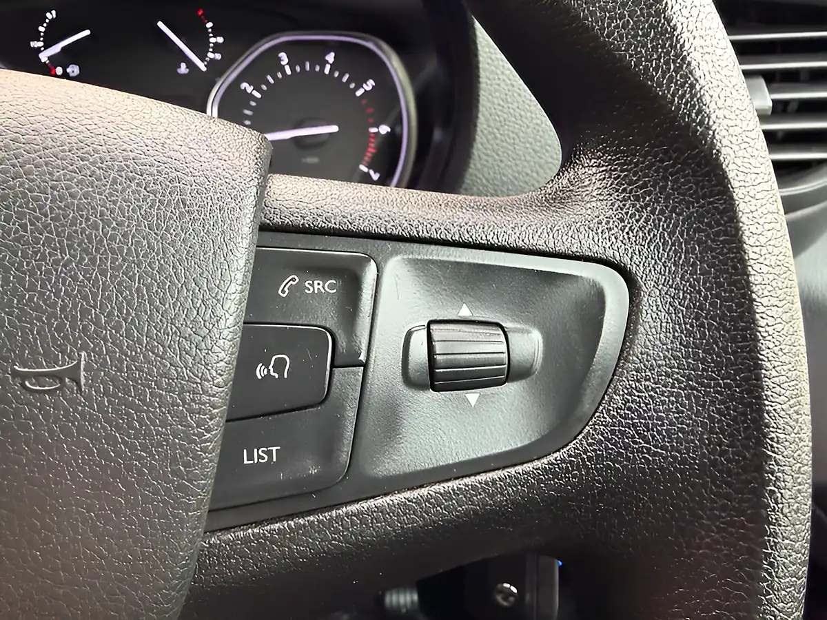 Used 2022 Vauxhall Vivaro Dynamic White - Interior and Exterior details 16