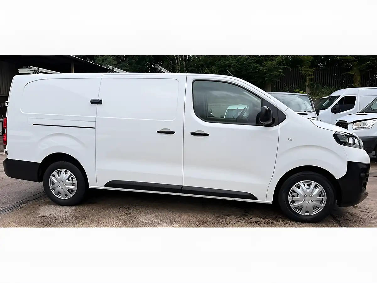 Used 2022 Vauxhall Vivaro Dynamic White - Interior and Exterior details 5