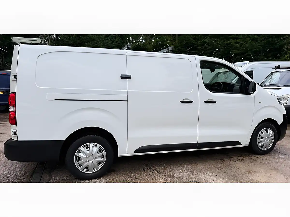 Used 2022 Vauxhall Vivaro Dynamic White - Interior and Exterior details 7
