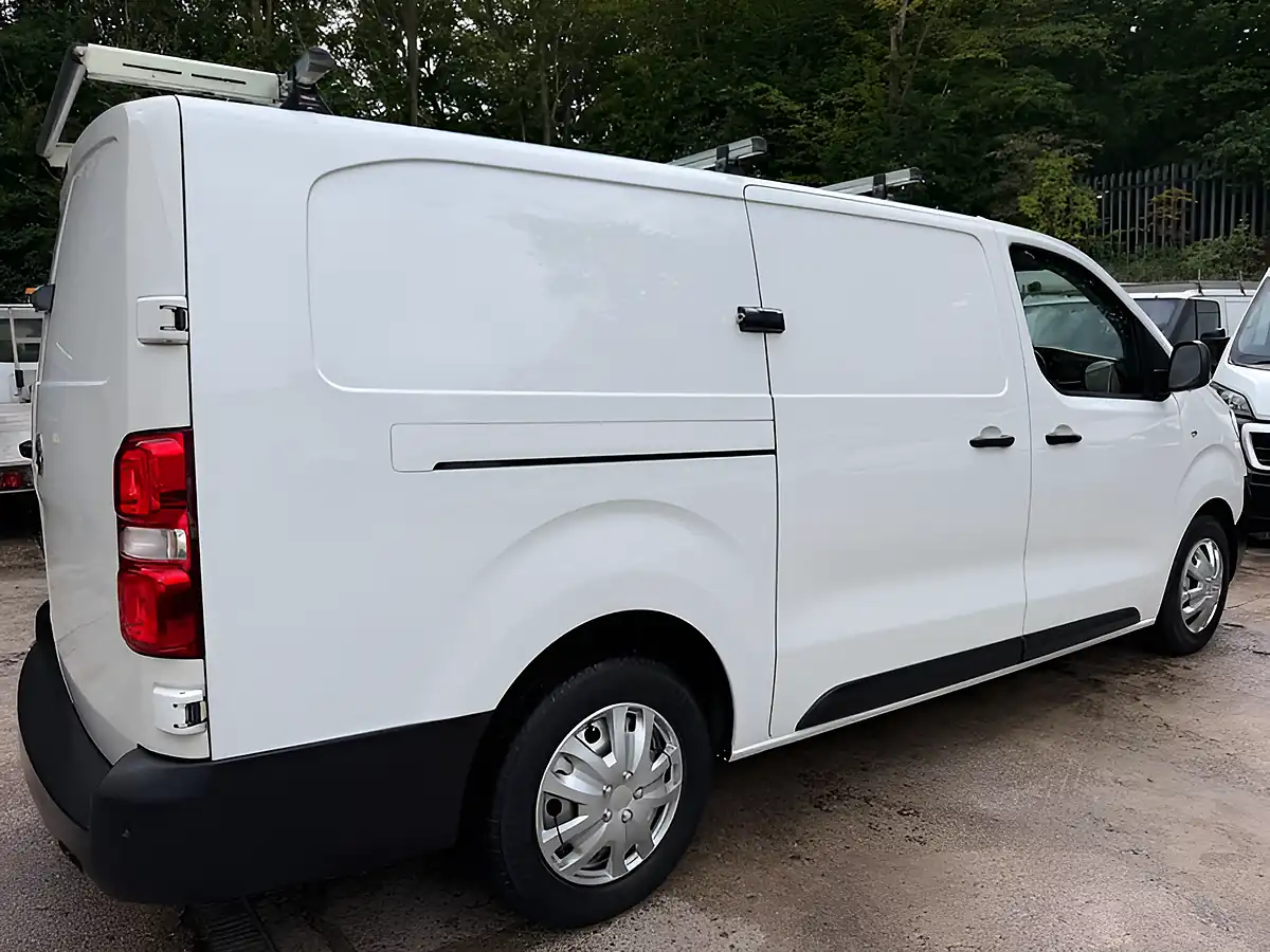 Used 2022 Vauxhall Vivaro Dynamic White - Interior and Exterior details 8