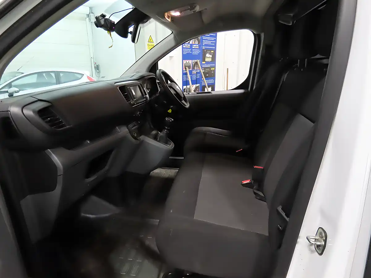 Used 2022 Vauxhall Vivaro Dynamic White - Interior and Exterior details 11