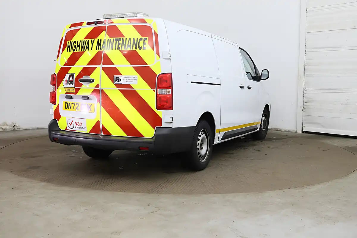 Used 2022 Vauxhall Vivaro Dynamic White - Interior and Exterior details 6
