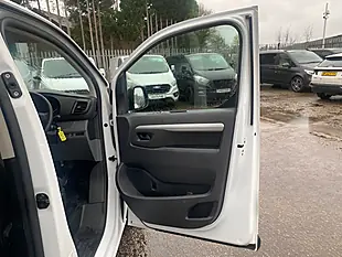 Used 2022 Vauxhall Vivaro Dynamic White - Interior and Exterior details 15