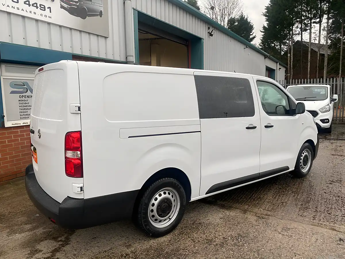 Used 2022 Vauxhall Vivaro Dynamic White - Interior and Exterior details 17