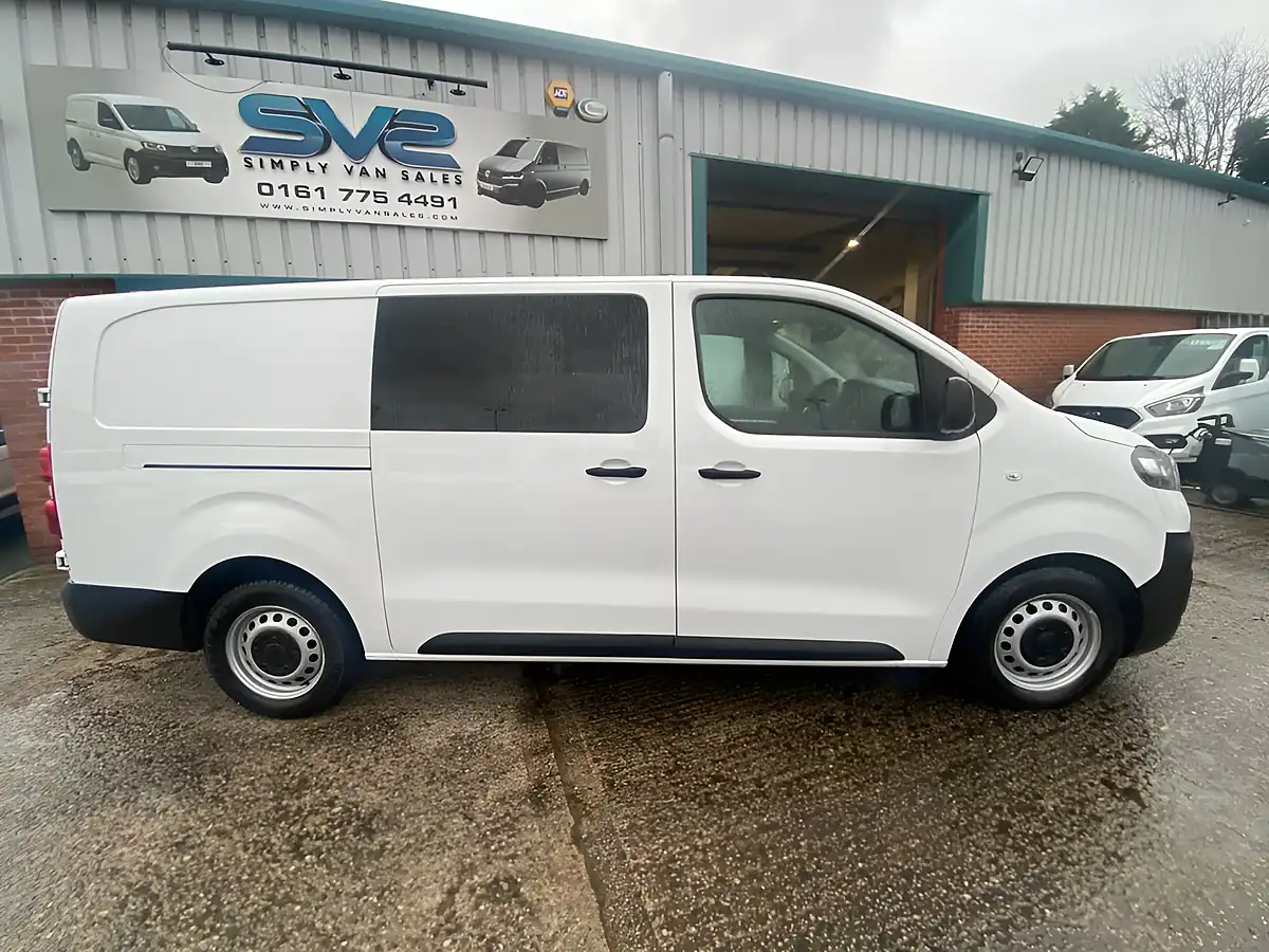 Used 2022 Vauxhall Vivaro Dynamic White - Interior and Exterior details 18