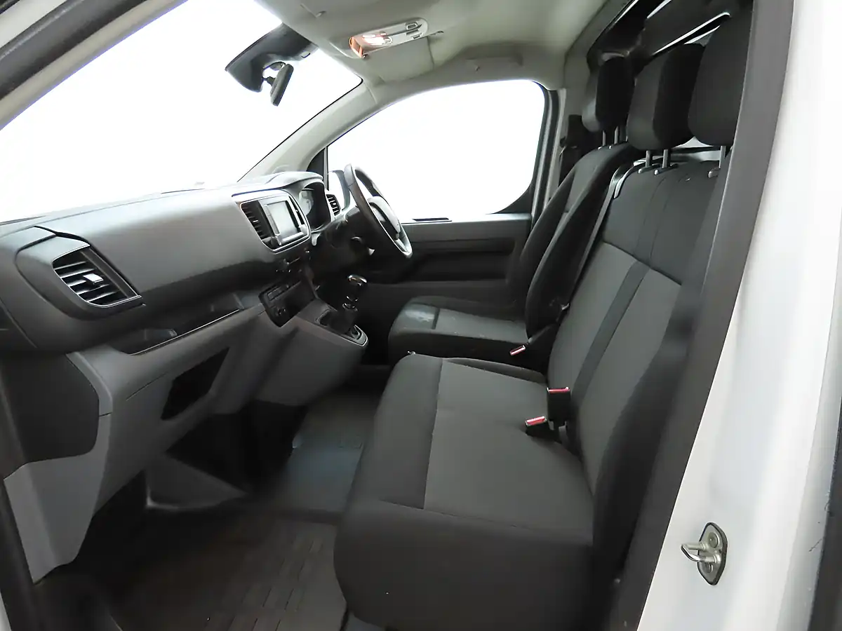 Used 2022 Vauxhall Vivaro Dynamic White - Interior and Exterior details 11