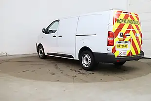 Used 2022 Vauxhall Vivaro Dynamic White - Interior and Exterior details 5