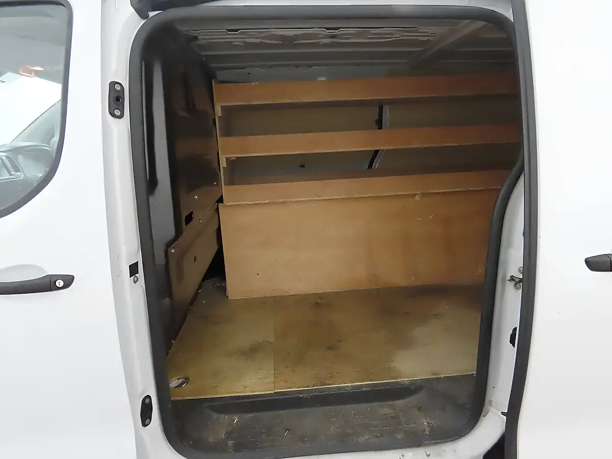 Used 2022 Vauxhall Vivaro Dynamic White - Interior and Exterior details 7