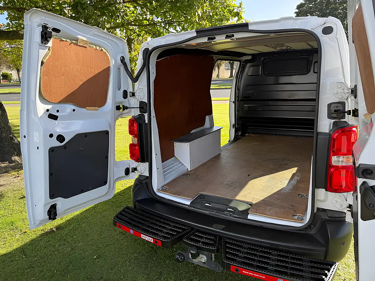 Used 2022 Vauxhall Vivaro Dynamic White - Interior and Exterior details 7