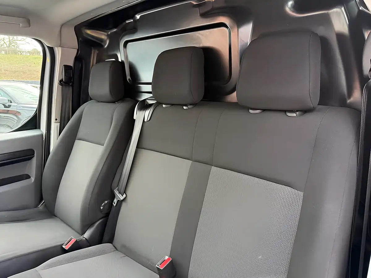 Used 2022 Vauxhall Vivaro Dynamic White - Interior and Exterior details 16