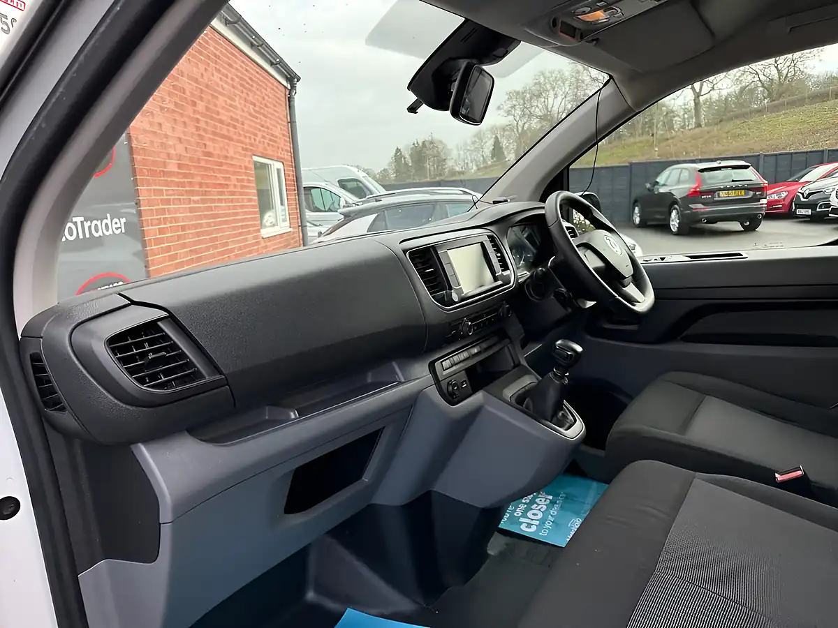 Used 2022 Vauxhall Vivaro Dynamic White - Interior and Exterior details 18