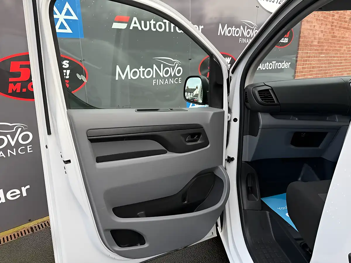 Used 2022 Vauxhall Vivaro Dynamic White - Interior and Exterior details 19