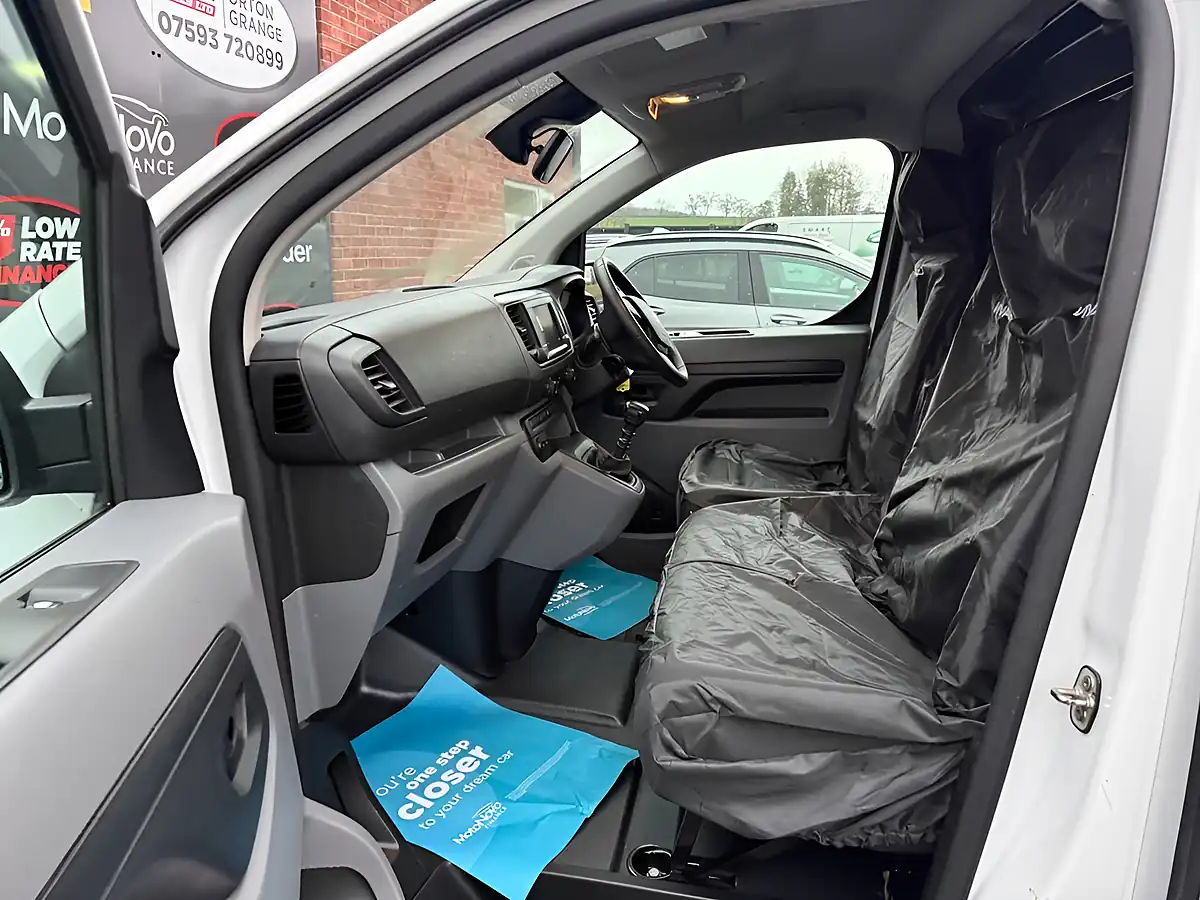 Used 2022 Vauxhall Vivaro Dynamic White - Interior and Exterior details 17