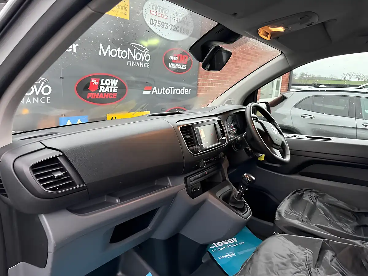 Used 2022 Vauxhall Vivaro Dynamic White - Interior and Exterior details 18