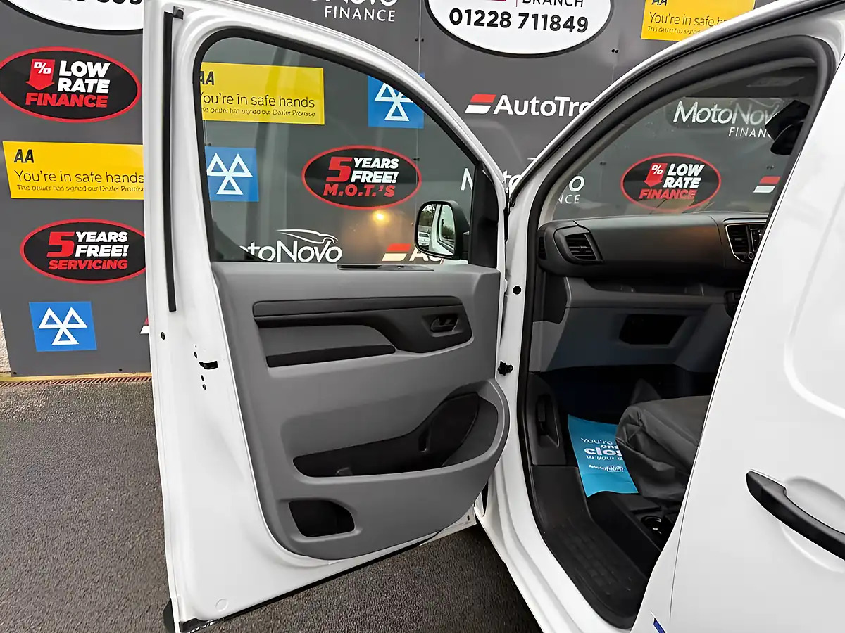 Used 2022 Vauxhall Vivaro Dynamic White - Interior and Exterior details 19