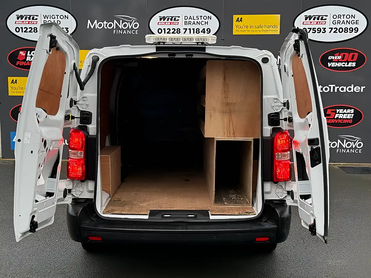 Used 2022 Vauxhall Vivaro Dynamic White - Interior and Exterior details 8