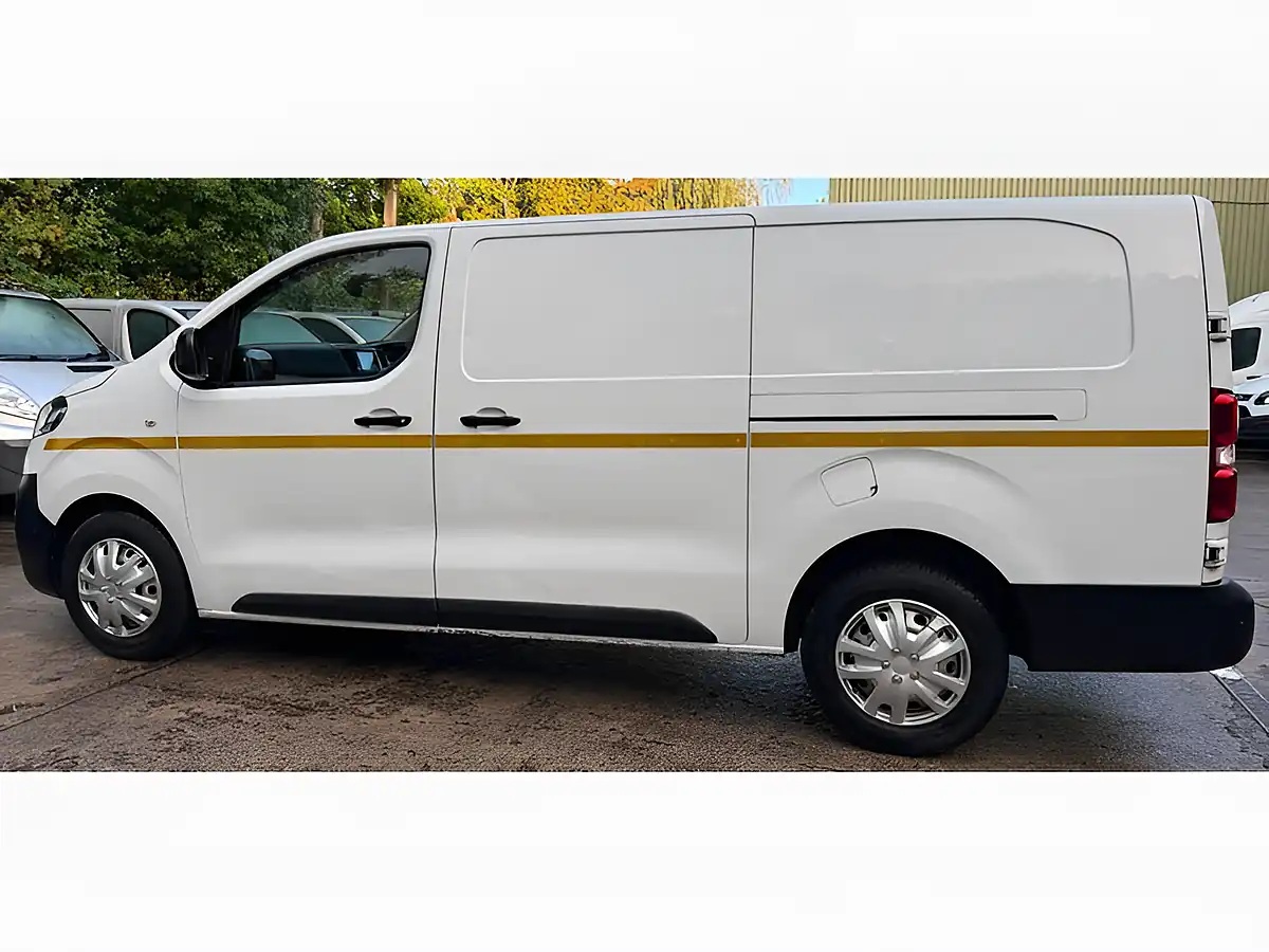 Used 2022 Vauxhall Vivaro Dynamic White - Interior and Exterior details 10