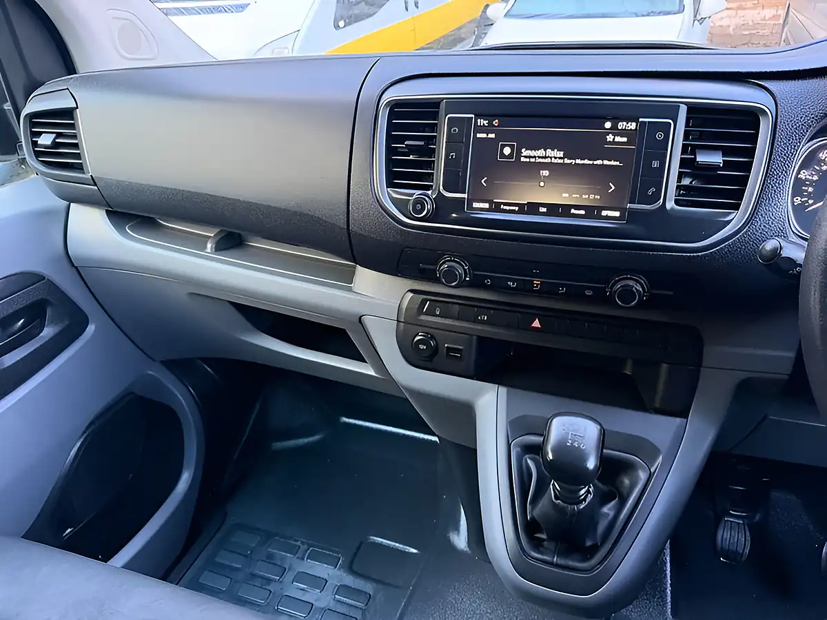Used 2022 Vauxhall Vivaro Dynamic White - Interior and Exterior details 15