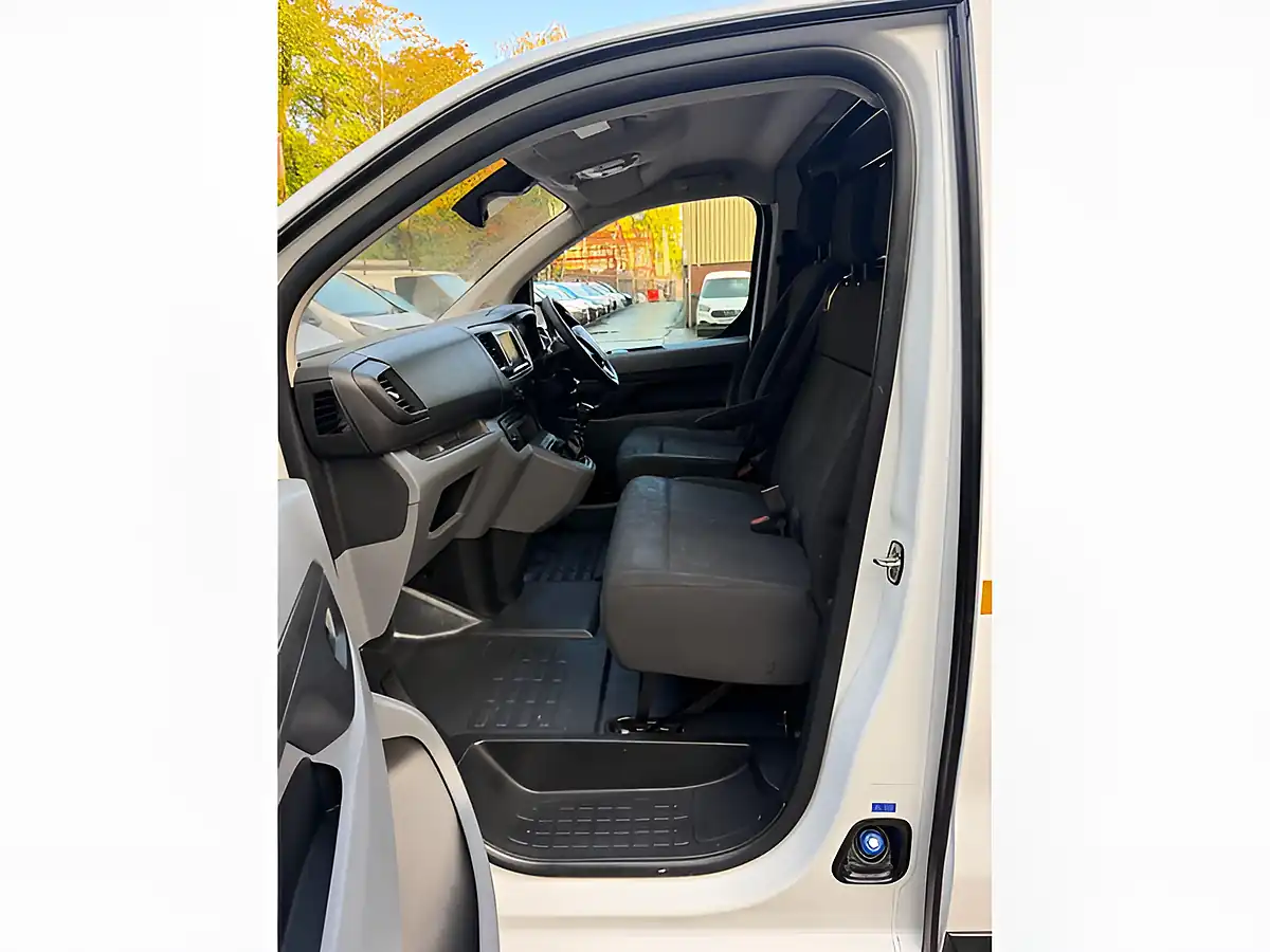 Used 2022 Vauxhall Vivaro Dynamic White - Interior and Exterior details 19