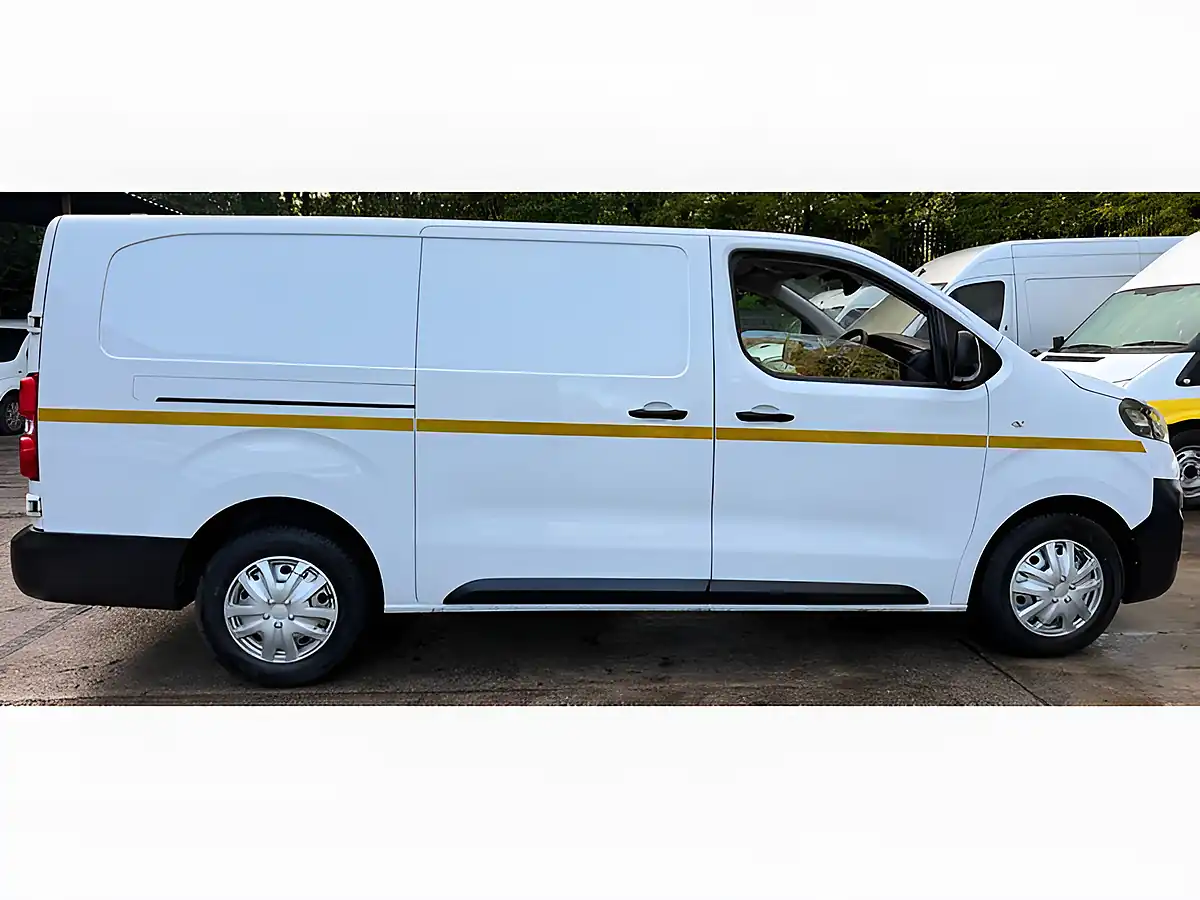 Used 2022 Vauxhall Vivaro Dynamic White - Interior and Exterior details 6